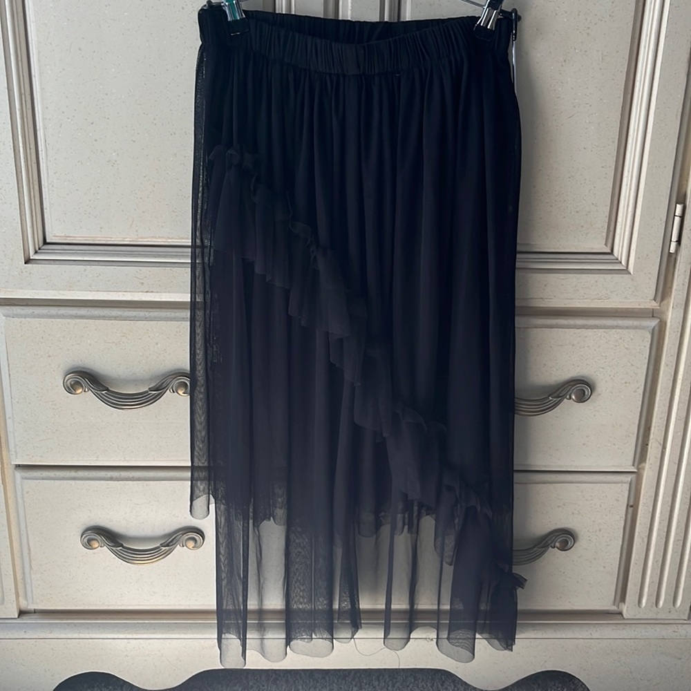H and M size small black net skirt with half lining
